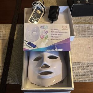 LED Light Therapy Mask - White